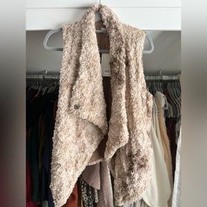 NWT! Jolt Faux fur vest, Size Medium